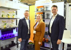 Eric de Kwaadsteniet, Joke Schroeten en Ronald van Schie stonden op de beurs met het uitgebreide assortiment aan potten en trays. Sinds kort ook een nieuwe website online waarop het gehele assortiment te vinden is.